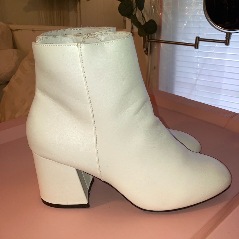 Bamboo white Booties
